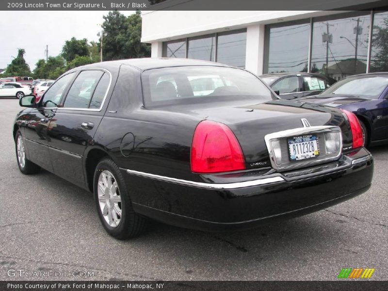 Black / Black 2009 Lincoln Town Car Signature L