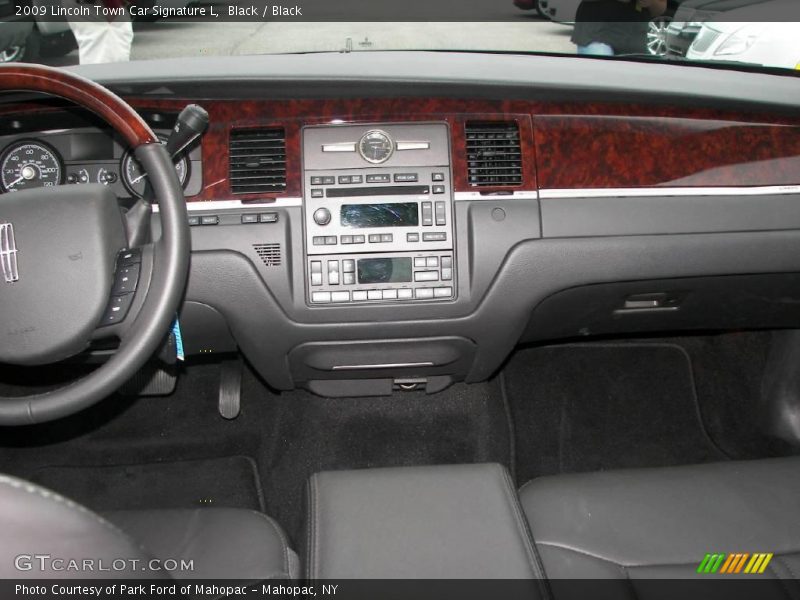 Black / Black 2009 Lincoln Town Car Signature L