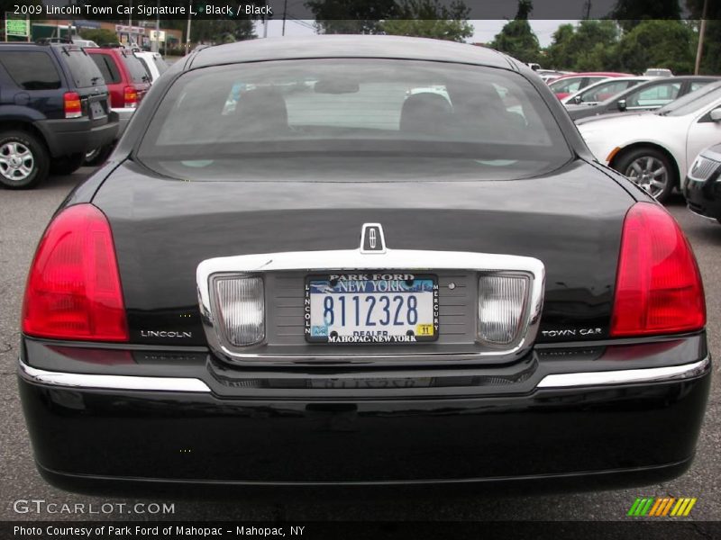 Black / Black 2009 Lincoln Town Car Signature L