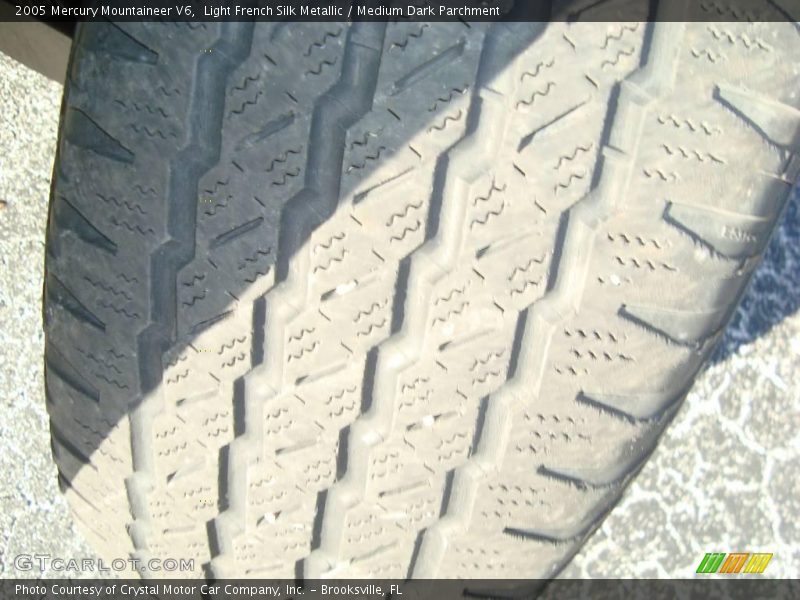 Light French Silk Metallic / Medium Dark Parchment 2005 Mercury Mountaineer V6