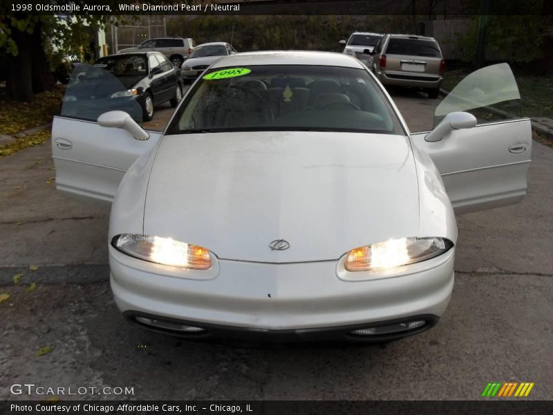 White Diamond Pearl / Neutral 1998 Oldsmobile Aurora
