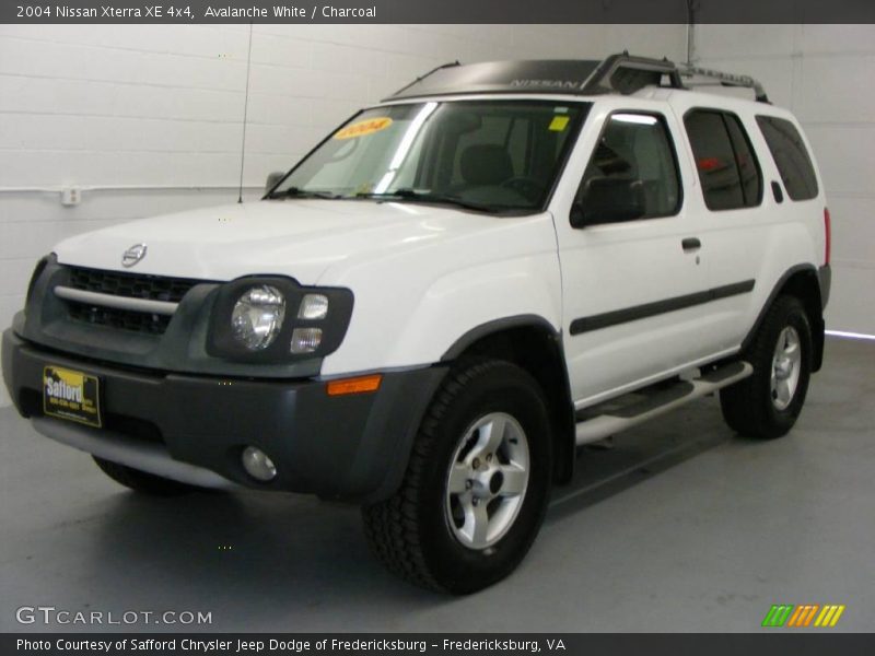 Avalanche White / Charcoal 2004 Nissan Xterra XE 4x4