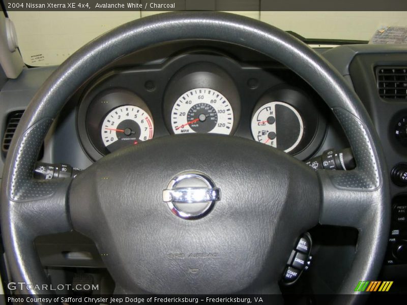 Avalanche White / Charcoal 2004 Nissan Xterra XE 4x4