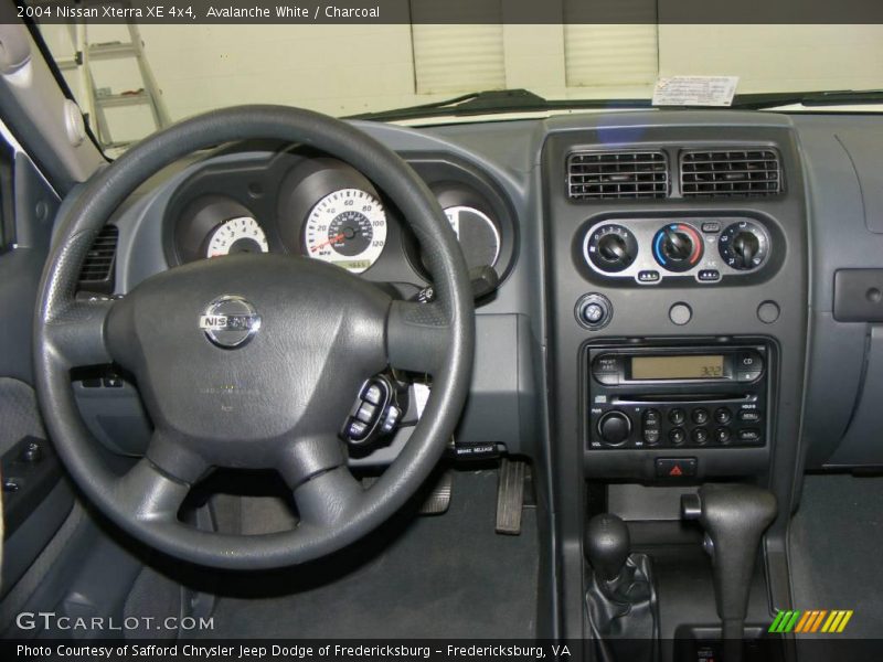 Avalanche White / Charcoal 2004 Nissan Xterra XE 4x4