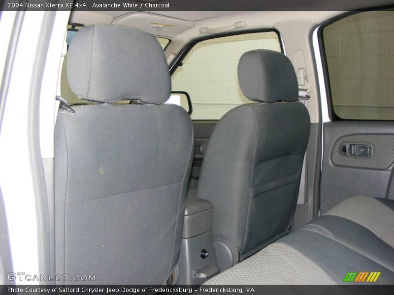 Avalanche White / Charcoal 2004 Nissan Xterra XE 4x4