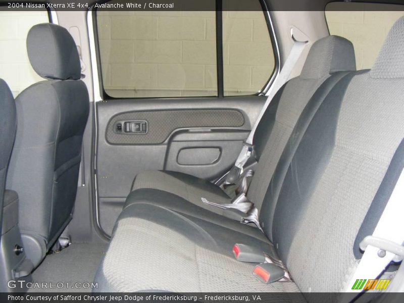 Avalanche White / Charcoal 2004 Nissan Xterra XE 4x4