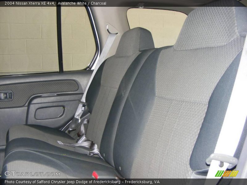Avalanche White / Charcoal 2004 Nissan Xterra XE 4x4