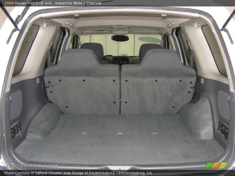 Avalanche White / Charcoal 2004 Nissan Xterra XE 4x4