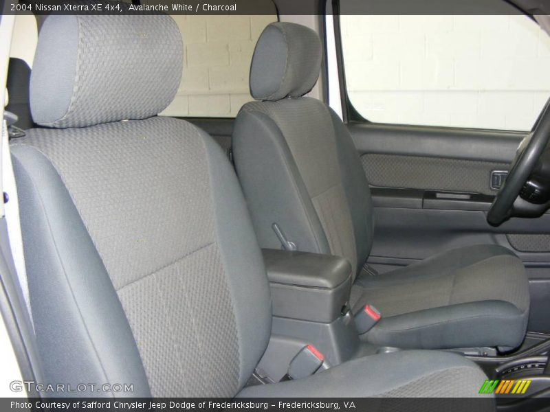Avalanche White / Charcoal 2004 Nissan Xterra XE 4x4