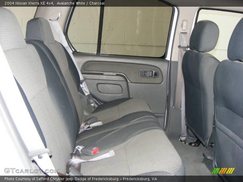 Avalanche White / Charcoal 2004 Nissan Xterra XE 4x4