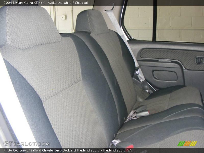 Avalanche White / Charcoal 2004 Nissan Xterra XE 4x4