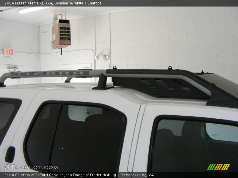 Avalanche White / Charcoal 2004 Nissan Xterra XE 4x4
