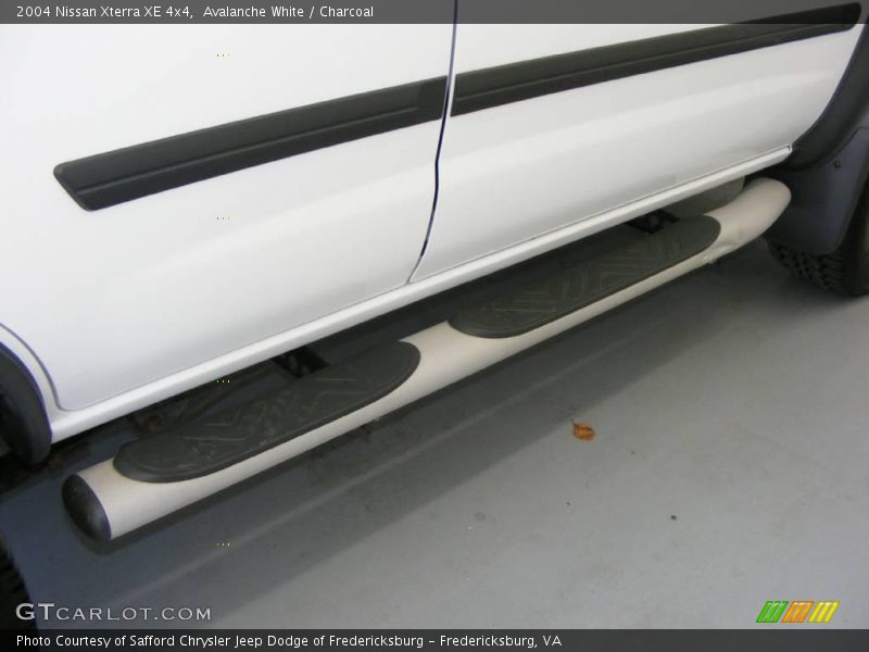 Avalanche White / Charcoal 2004 Nissan Xterra XE 4x4