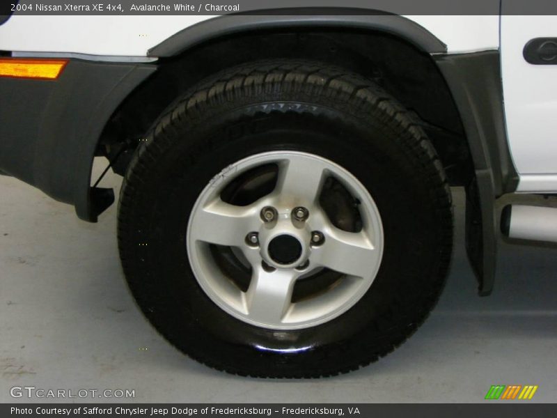 Avalanche White / Charcoal 2004 Nissan Xterra XE 4x4