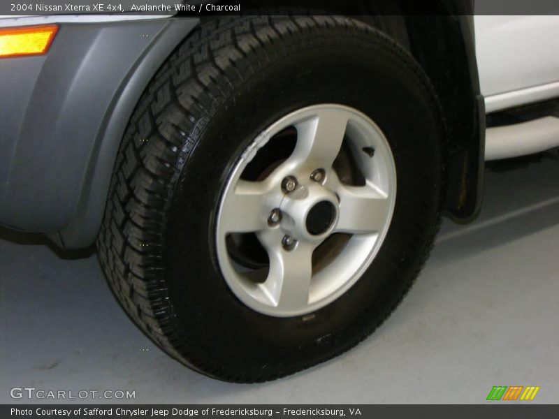 Avalanche White / Charcoal 2004 Nissan Xterra XE 4x4