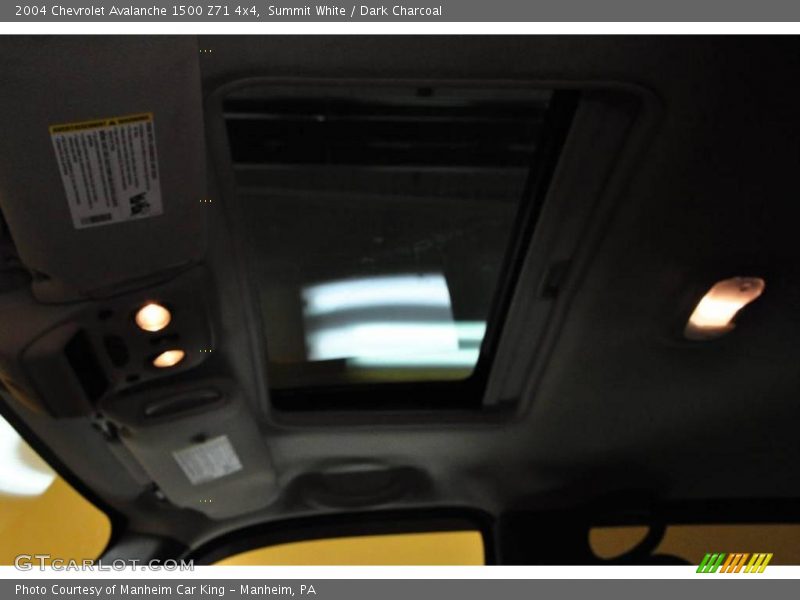 Summit White / Dark Charcoal 2004 Chevrolet Avalanche 1500 Z71 4x4