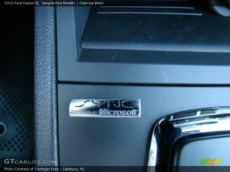 Sangria Red Metallic / Charcoal Black 2010 Ford Fusion SE