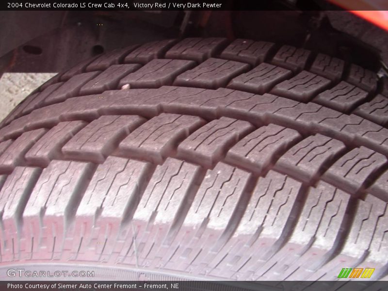 Victory Red / Very Dark Pewter 2004 Chevrolet Colorado LS Crew Cab 4x4