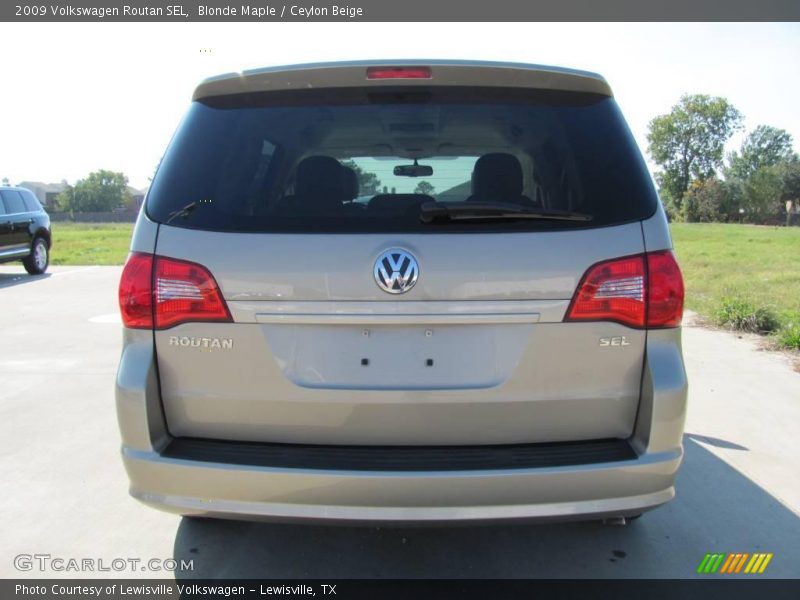 Blonde Maple / Ceylon Beige 2009 Volkswagen Routan SEL