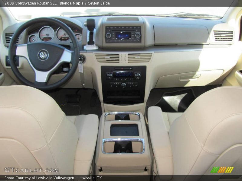 Blonde Maple / Ceylon Beige 2009 Volkswagen Routan SEL