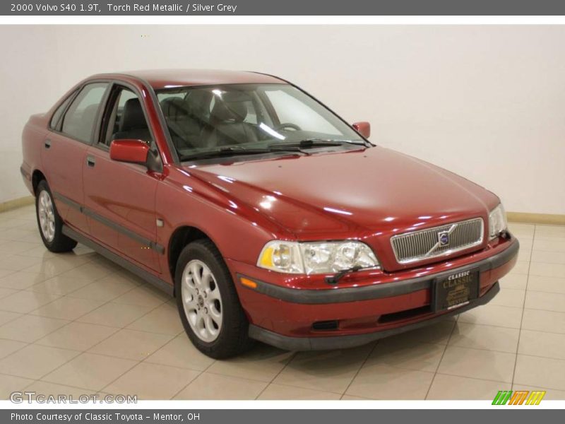 Torch Red Metallic / Silver Grey 2000 Volvo S40 1.9T