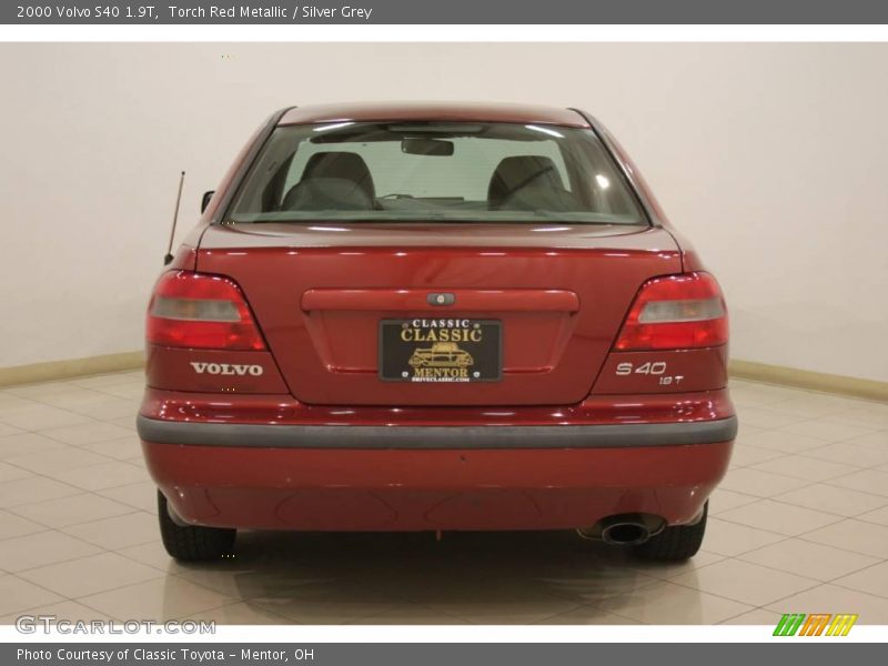 Torch Red Metallic / Silver Grey 2000 Volvo S40 1.9T