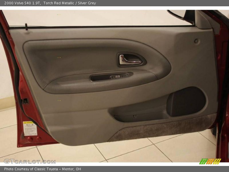 Torch Red Metallic / Silver Grey 2000 Volvo S40 1.9T