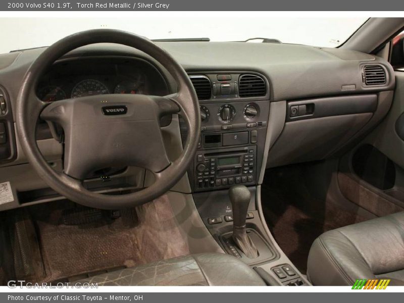 Torch Red Metallic / Silver Grey 2000 Volvo S40 1.9T