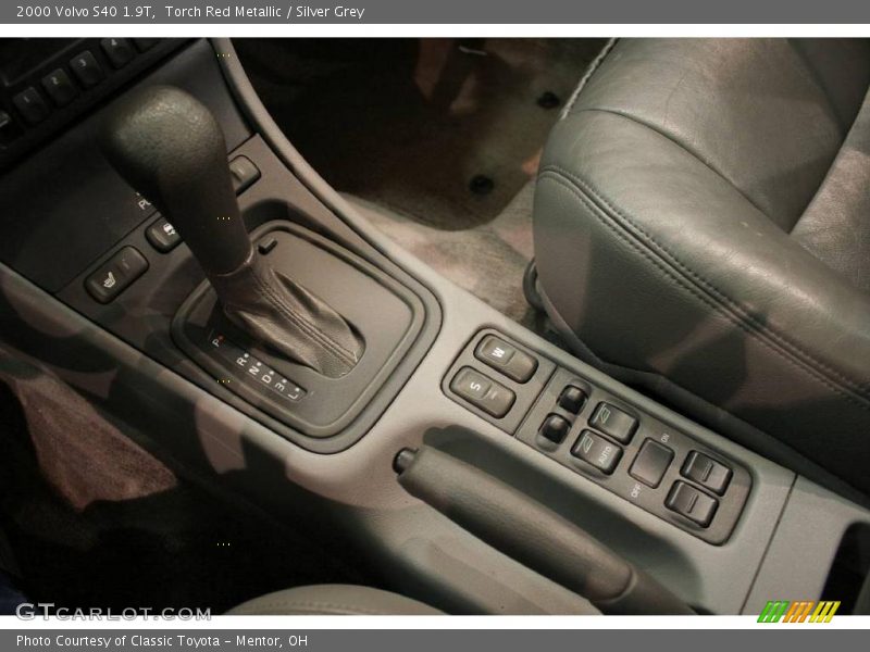 Torch Red Metallic / Silver Grey 2000 Volvo S40 1.9T