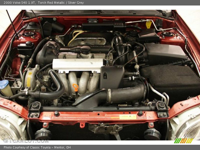Torch Red Metallic / Silver Grey 2000 Volvo S40 1.9T