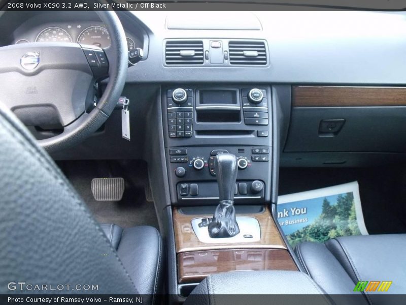 Silver Metallic / Off Black 2008 Volvo XC90 3.2 AWD