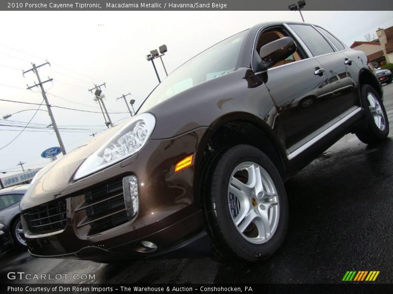Macadamia Metallic / Havanna/Sand Beige 2010 Porsche Cayenne Tiptronic