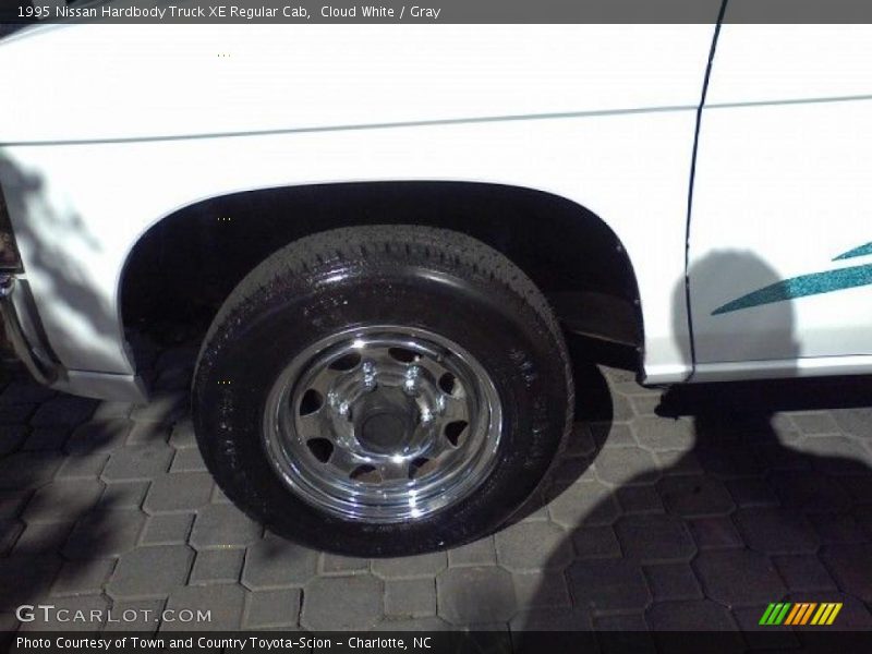 Cloud White / Gray 1995 Nissan Hardbody Truck XE Regular Cab