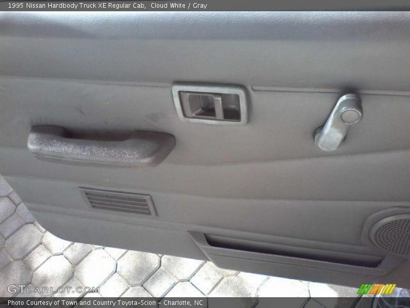 Cloud White / Gray 1995 Nissan Hardbody Truck XE Regular Cab