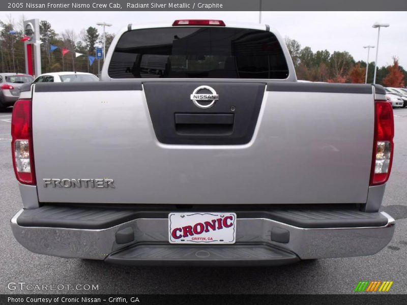 Radiant Silver Metallic / Graphite 2005 Nissan Frontier Nismo Crew Cab