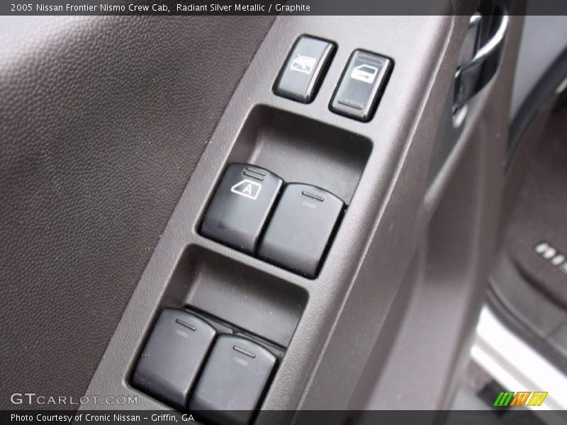 Radiant Silver Metallic / Graphite 2005 Nissan Frontier Nismo Crew Cab