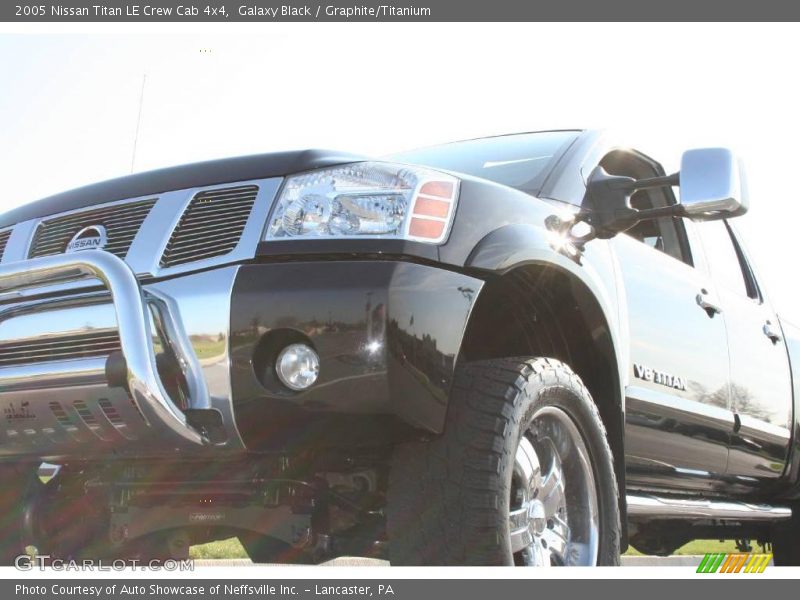 Galaxy Black / Graphite/Titanium 2005 Nissan Titan LE Crew Cab 4x4