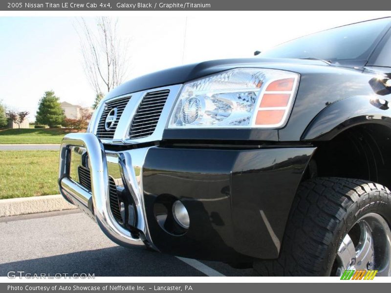 Galaxy Black / Graphite/Titanium 2005 Nissan Titan LE Crew Cab 4x4