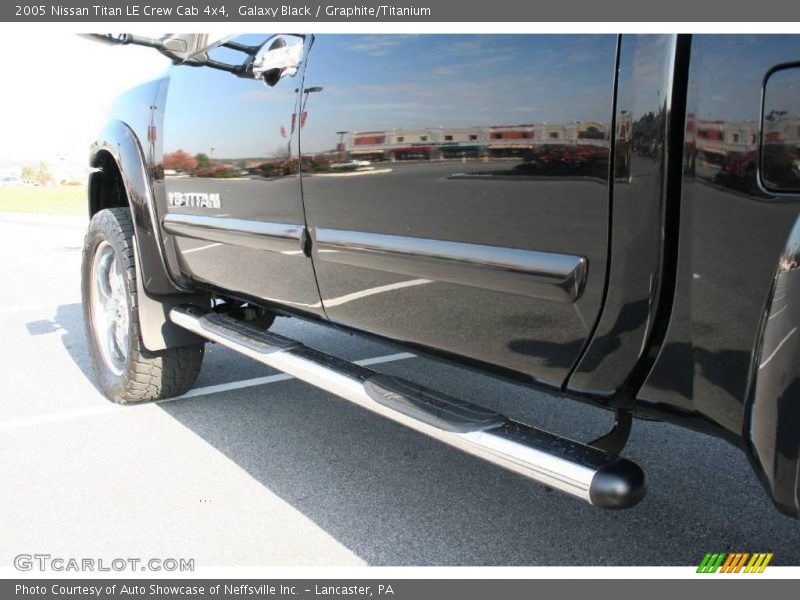 Galaxy Black / Graphite/Titanium 2005 Nissan Titan LE Crew Cab 4x4