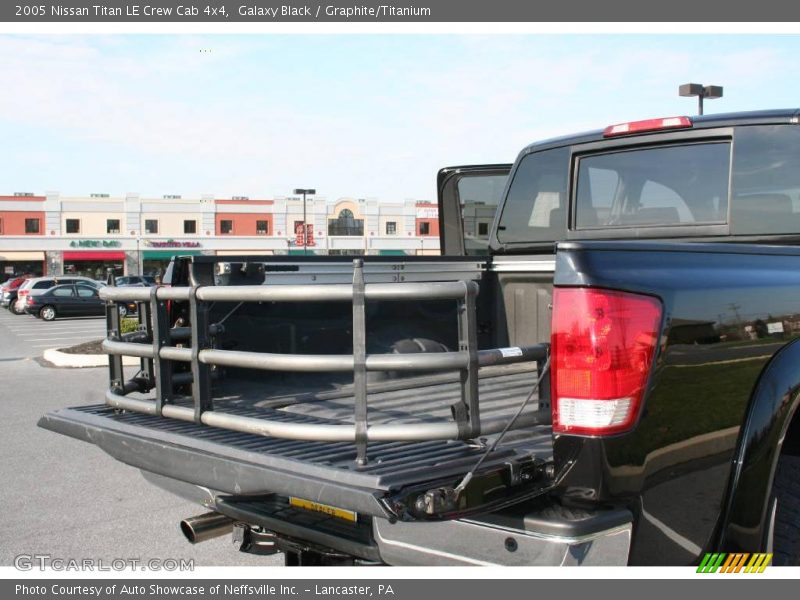 Galaxy Black / Graphite/Titanium 2005 Nissan Titan LE Crew Cab 4x4