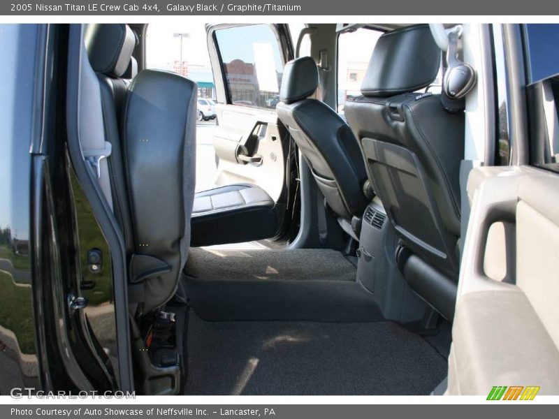 Galaxy Black / Graphite/Titanium 2005 Nissan Titan LE Crew Cab 4x4