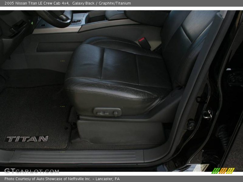 Galaxy Black / Graphite/Titanium 2005 Nissan Titan LE Crew Cab 4x4