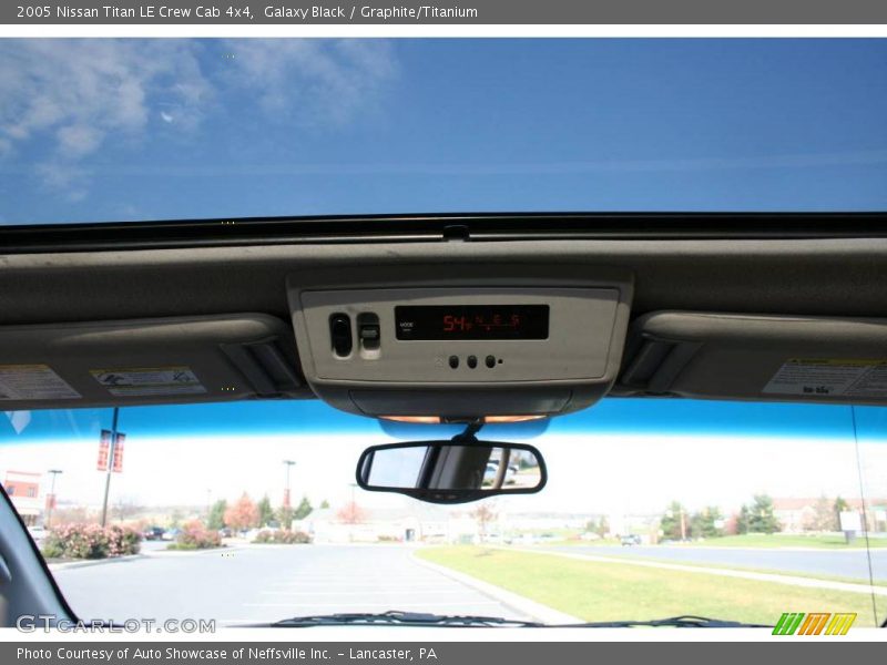 Galaxy Black / Graphite/Titanium 2005 Nissan Titan LE Crew Cab 4x4