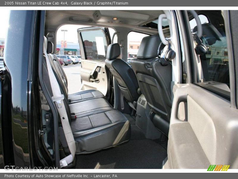 Galaxy Black / Graphite/Titanium 2005 Nissan Titan LE Crew Cab 4x4