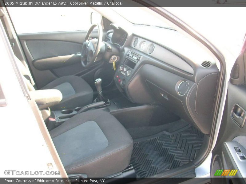Cool Silver Metallic / Charcoal 2005 Mitsubishi Outlander LS AWD