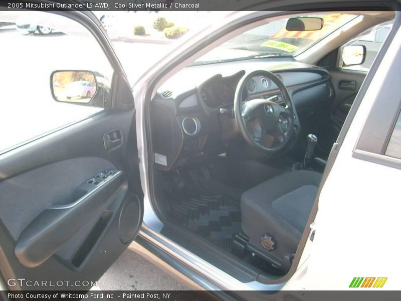 Cool Silver Metallic / Charcoal 2005 Mitsubishi Outlander LS AWD