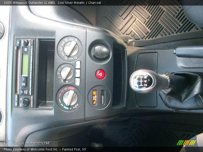 Cool Silver Metallic / Charcoal 2005 Mitsubishi Outlander LS AWD