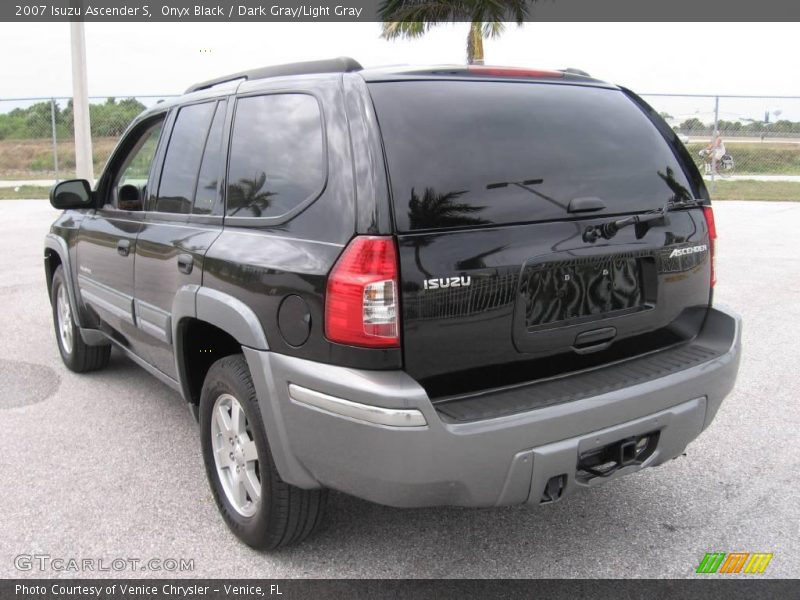 Onyx Black / Dark Gray/Light Gray 2007 Isuzu Ascender S