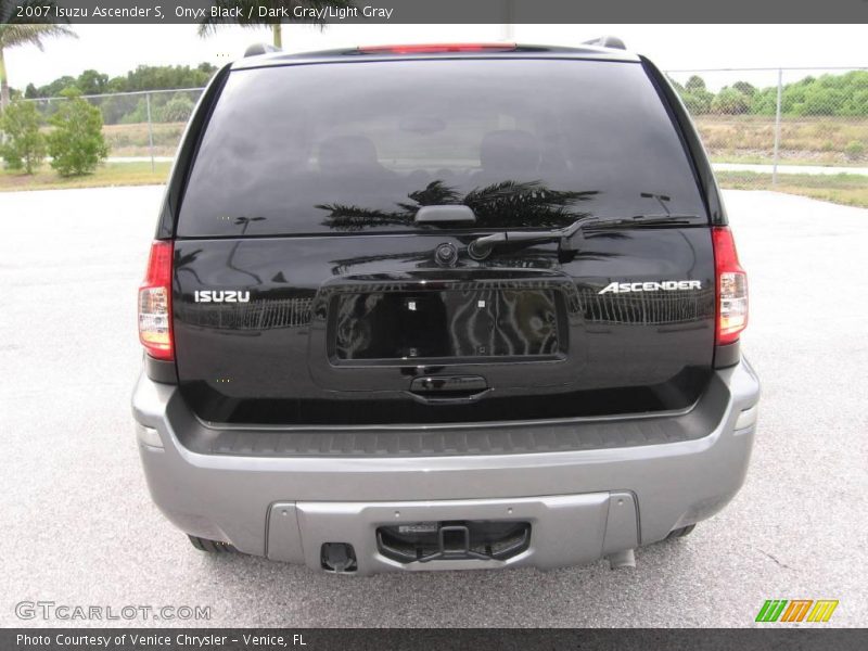 Onyx Black / Dark Gray/Light Gray 2007 Isuzu Ascender S