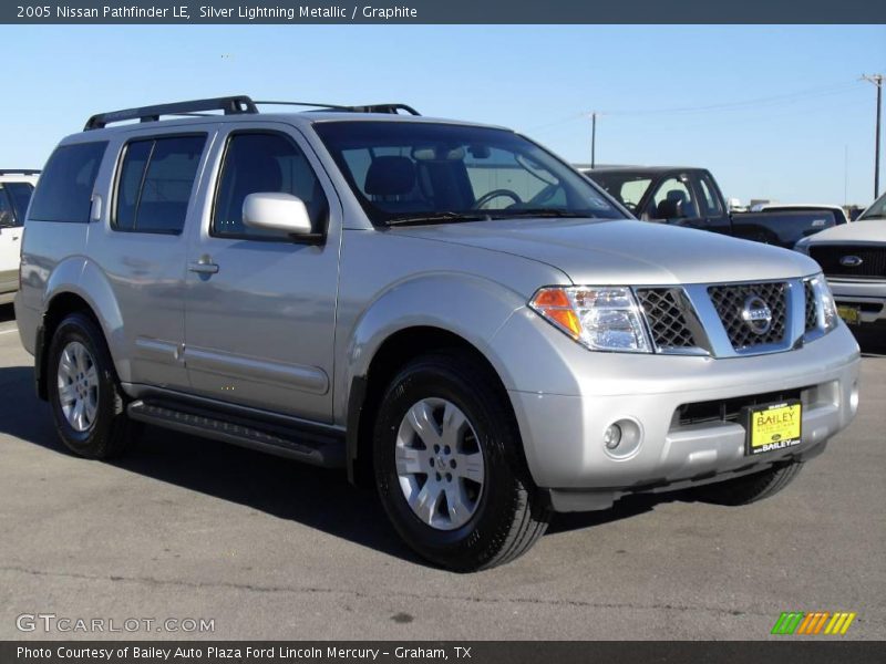 Silver Lightning Metallic / Graphite 2005 Nissan Pathfinder LE